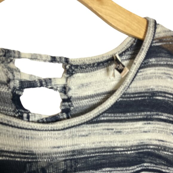 EXTRA TOUCH Faux Lace-Back Detail With Drop-Back Striped Sweater - Picture 5 of 7